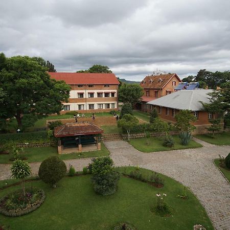 Lovasoa 4C Hotel Antsirabe Kültér fotó