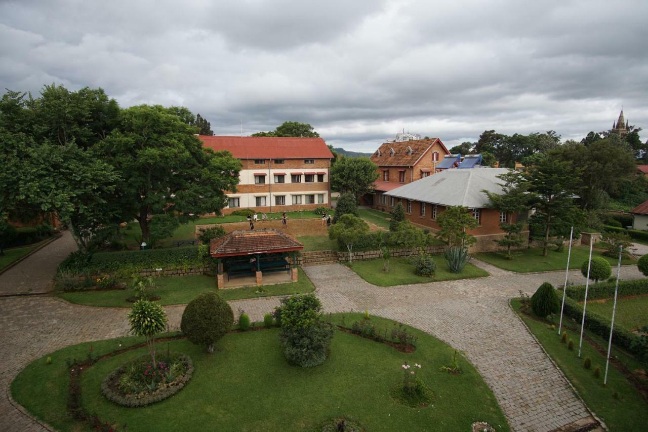 Lovasoa 4C Hotel Antsirabe Kültér fotó