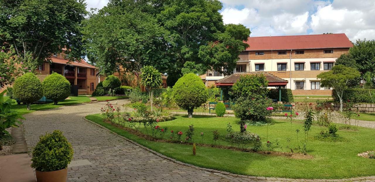Lovasoa 4C Hotel Antsirabe Kültér fotó
