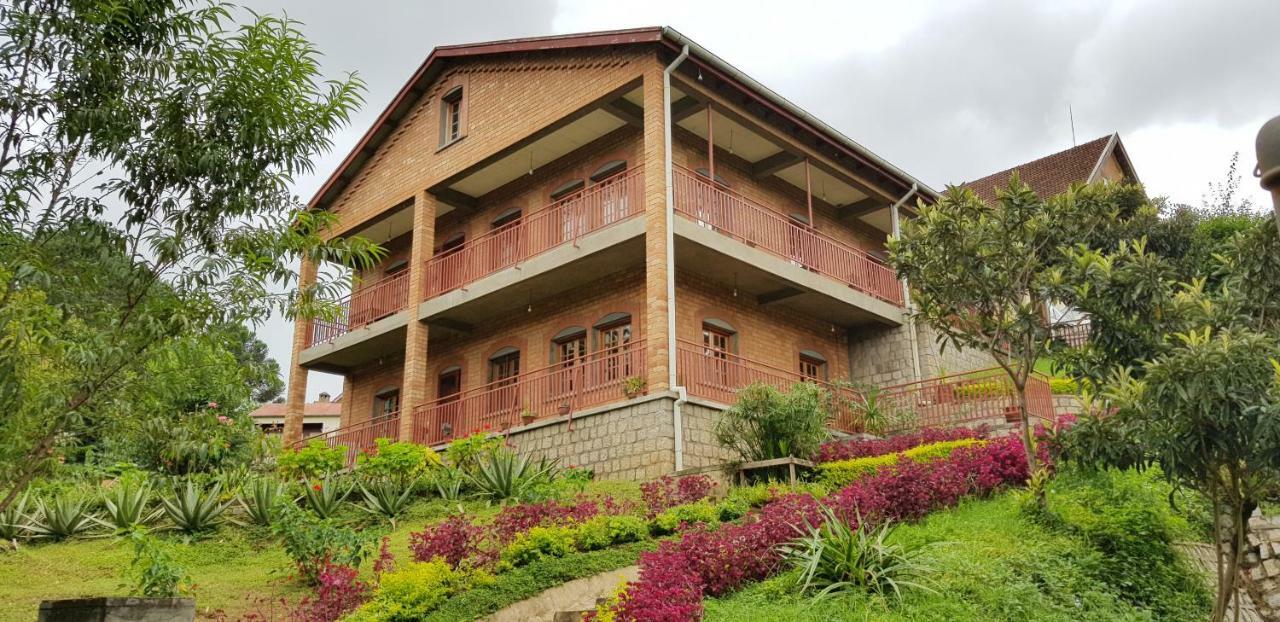 Lovasoa 4C Hotel Antsirabe Kültér fotó