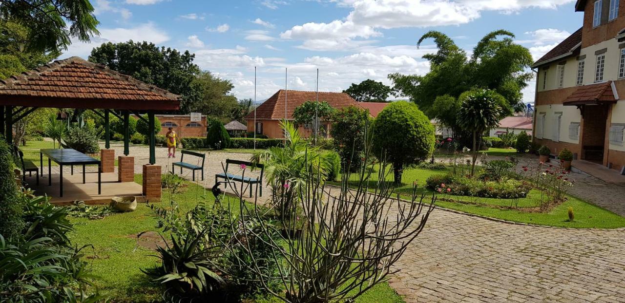 Lovasoa 4C Hotel Antsirabe Kültér fotó