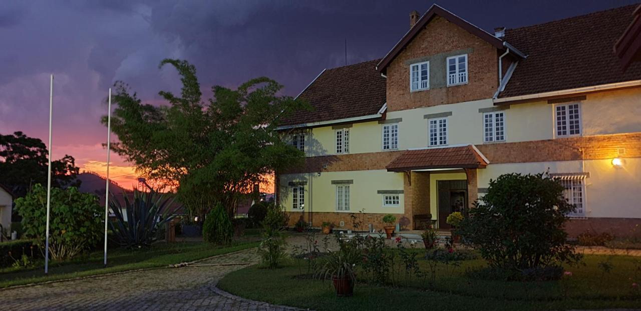 Lovasoa 4C Hotel Antsirabe Kültér fotó
