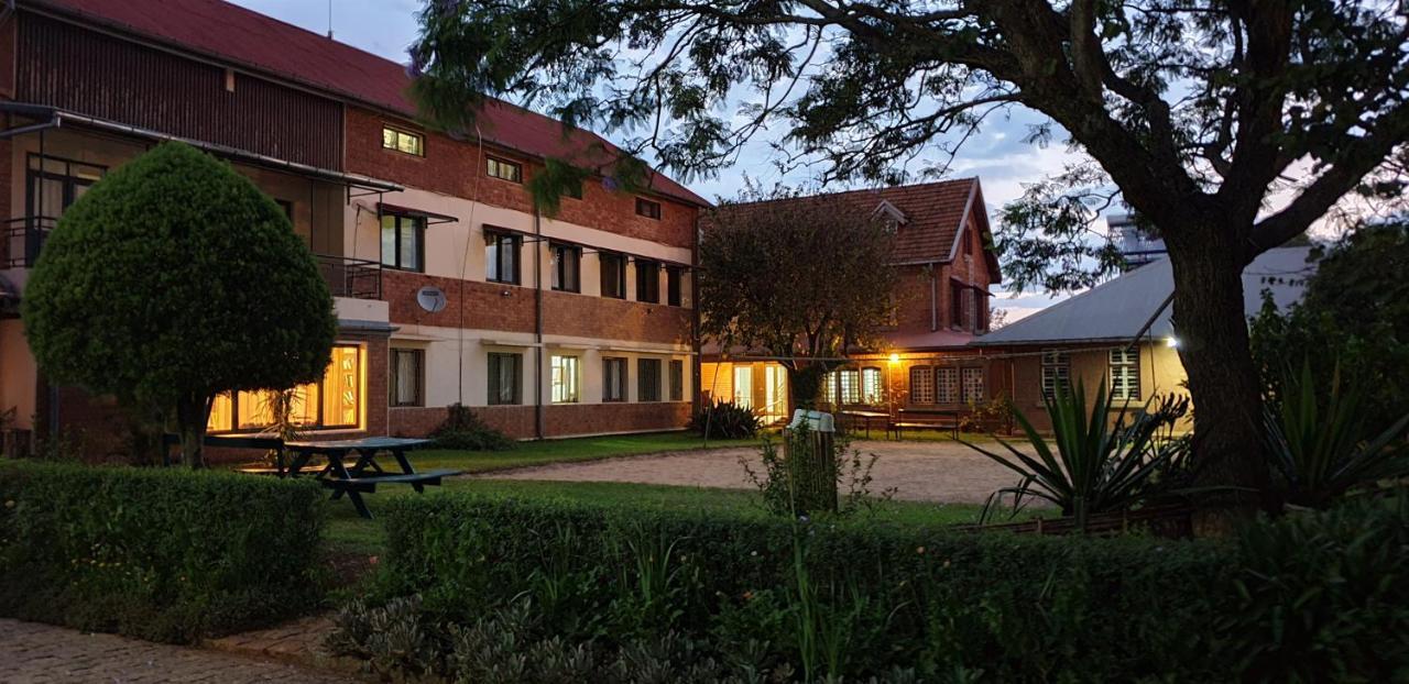 Lovasoa 4C Hotel Antsirabe Kültér fotó